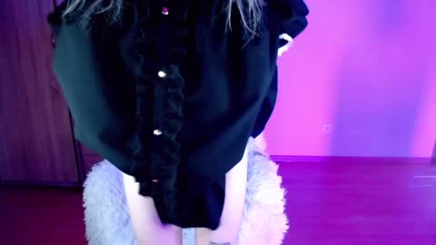 Lia online show from 01/28/25, 11:50