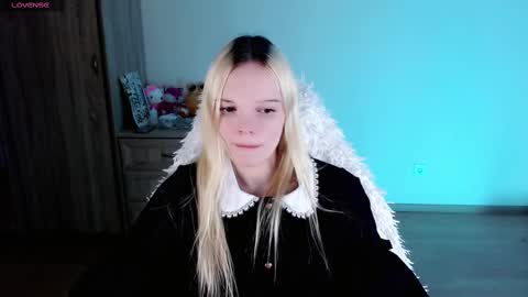 Lia online show from 02/11/25, 11:44