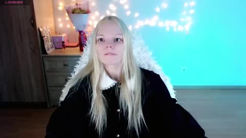 Lia online show from 03/02/25, 11:42