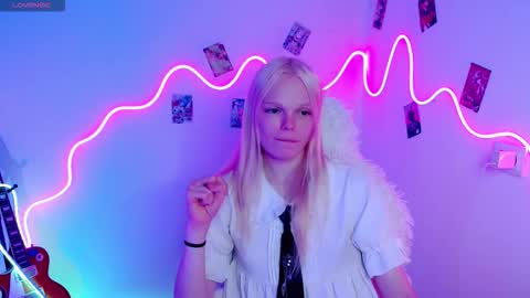 Lia online show from 10/03/25, 11:57