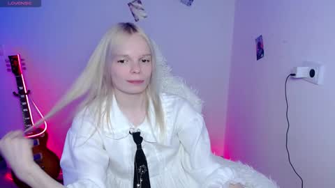 Snapshot of emily_nyaffe chatting on 03/10/26, 05:07 Lia online show from 03/10/26, 05:07