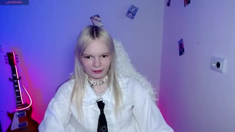 Snapshot of emily_nyaffe chatting on 03/11/26, 08:59 Lia online show from 03/11/26, 08:59