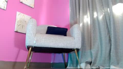 Snapshot of emily_oxx chatting on 02/17/26, 07:20 Emily online show from 02/17/26, 07:20