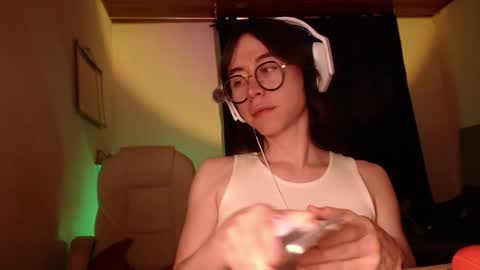 Snapshot of emily_pearl_ chatting on 12/08/24, 01:35 emily_pearl_ online show from 12/08/24, 01:35