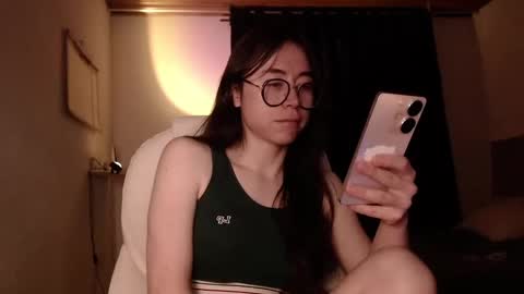 Snapshot of emily_pearl_ chatting on 12/20/24, 11:05 emily_pearl_ online show from 12/20/24, 11:05