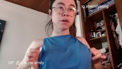 Snapshot of emily_pearl_ chatting on 05/10/26, 02:44 emily_pearl_ online show from 05/10/26, 02:44