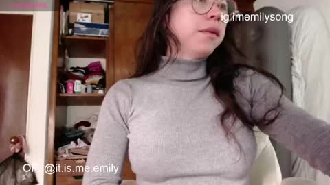 Snapshot of emily_pearl_ chatting on 05/27/26, 08:17 emily_pearl_ online show from 05/27/26, 08:17