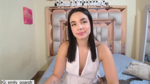 Snapshot of emily_poarch chatting on 02/18/25, 02:27 emily online show from 02/18/25, 02:27