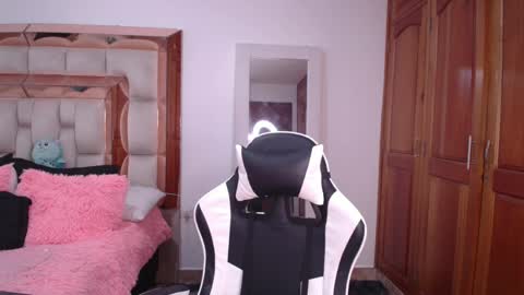 emily online show from 04/11/26, 09:19