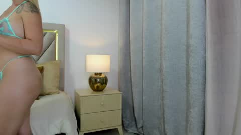 Snapshot of emily_queen7 chatting on 10/28/25, 07:05 Emily online show from 10/28/25, 07:05