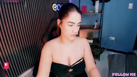 Snapshot of emily_roberts1 chatting on 06/26/26, 12:53 Emily online show from 06/26/26, 12:53