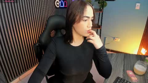 Snapshot of emily_roberts1 chatting on 07/09/26, 12:42 Emily online show from 07/09/26, 12:42