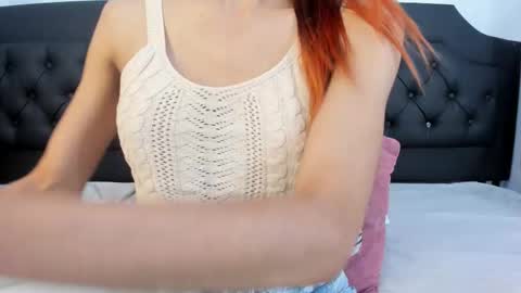 Snapshot of emily_rose78 chatting on 09/29/25, 01:27 EMILY online show from 09/29/25, 01:27