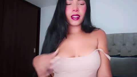 Snapshot of emily_rosse9 chatting on 10/26/25, 01:33 emily_rosse9 online show from 10/26/25, 01:33