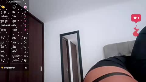 Snapshot of emily_rosse9 chatting on 10/31/25, 07:48 emily_rosse9 online show from 10/31/25, 07:48