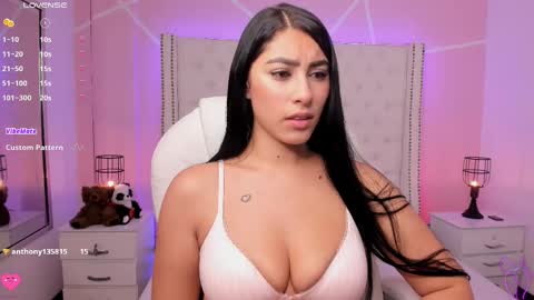 Snapshot of emily_roux chatting on 03/09/25, 04:49 EMILY online show from 03/09/25, 04:49