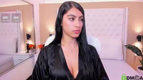 Snapshot of emily_roux chatting on 11/09/25, 04:44 EMILY online show from 11/09/25, 04:44