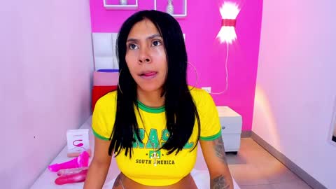 Snapshot of emily_sexy3 chatting on 12/19/24, 10:56 Emily online show from 12/19/24, 10:56