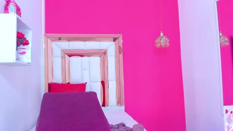 Snapshot of emily_sexy3 chatting on 02/05/25, 02:37 Emily online show from 02/05/25, 02:37