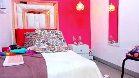 Snapshot of emily_sexy3 chatting on 02/20/25, 02:24 Emily online show from 02/20/25, 02:24