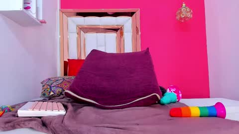 Snapshot of emily_sexy3 chatting on 02/26/25, 02:36 Emily online show from 02/26/25, 02:36