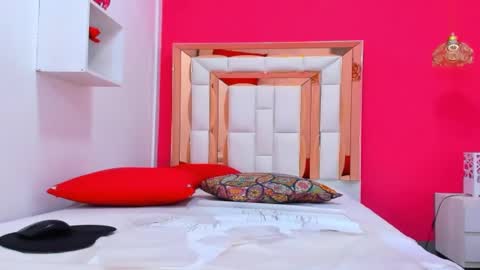 Snapshot of emily_sexy3 chatting on 03/10/25, 10:24 Emily online show from 03/10/25, 10:24