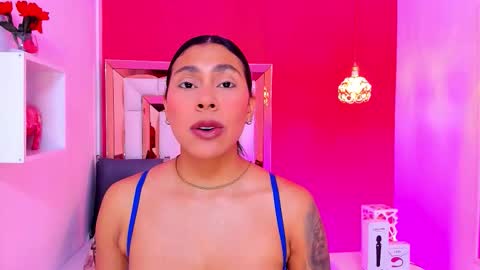 Snapshot of emily_sexy3 chatting on 09/12/25, 11:21 Emily online show from 09/12/25, 11:21