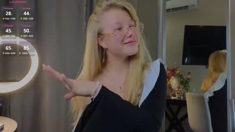 Snapshot of emily_shepard chatting on 09/09/25, 02:22 emily shepard online show from 09/09/25, 02:22