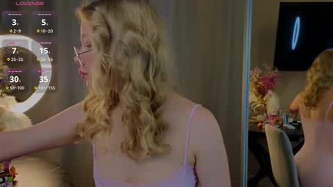 Snapshot of emily_shepard chatting on 09/17/25, 02:02 emily shepard online show from 09/17/25, 02:02