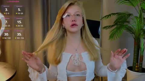 Snapshot of emily_shepard chatting on 09/23/25, 02:25 emily shepard online show from 09/23/25, 02:25