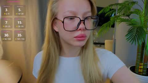 Snapshot of emily_shepard chatting on 09/24/25, 02:04 emily shepard online show from 09/24/25, 02:04