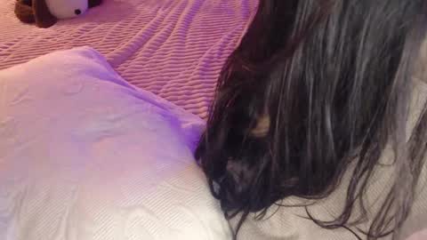 Snapshot of emily_swan_04 chatting on 01/25/25, 01:43 Emily  Swan online show from 01/25/25, 01:43