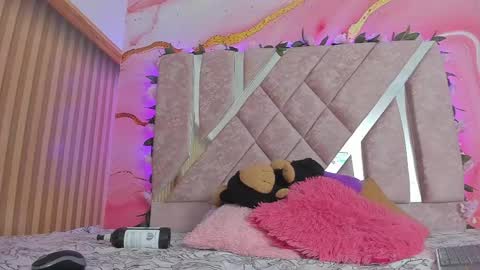 emily_velvet_ online show from 04/04/26, 06:16