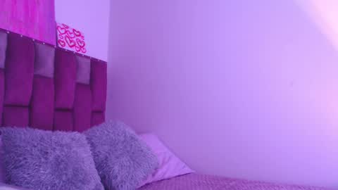 emily_w2 online show from 01/31/25, 03:41