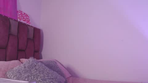 emily_w2 online show from 02/18/25, 07:09