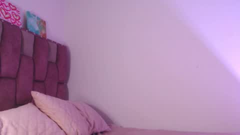 emily_w2 online show from 10/25/25, 04:20