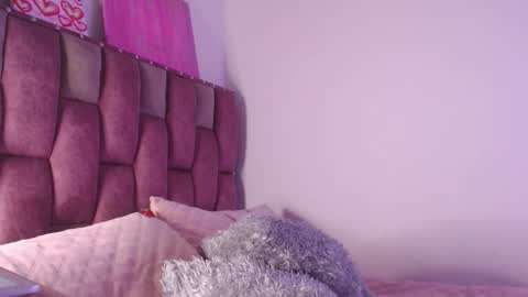 emily_w2 online show from 02/06/26, 03:55