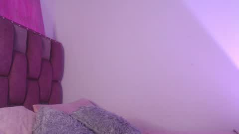 emily_w2 online show from 05/05/26, 03:36