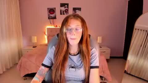 Snapshot of emily_warren__ chatting on 07/23/26, 08:40 emily_warren__ online show from 07/23/26, 08:40