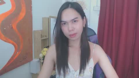 emily_xo143 online show from 05/25/26, 11:05