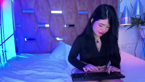 Amily  Andrew online show from 11/13/25, 05:39