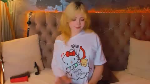 Snapshot of emilyangels chatting on 05/06/26, 06:41 Baby Emelli online show from 05/06/26, 06:41