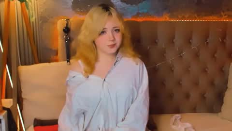 Snapshot of emilyangels chatting on 05/07/26, 06:08 Baby Emelli online show from 05/07/26, 06:08