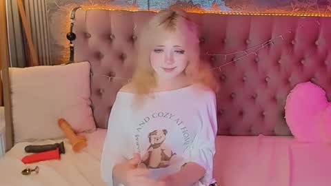 Snapshot of emilyangels chatting on 06/11/26, 06:55 Baby Emelli online show from 06/11/26, 06:55