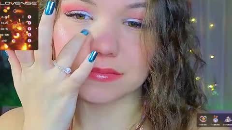 Snapshot of emilyart_ chatting on 12/29/24, 02:17 artist Emily online show from 12/29/24, 02:17