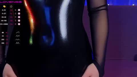 Snapshot of emilyart_ chatting on 02/28/25, 06:09 artist Emily online show from 02/28/25, 06:09