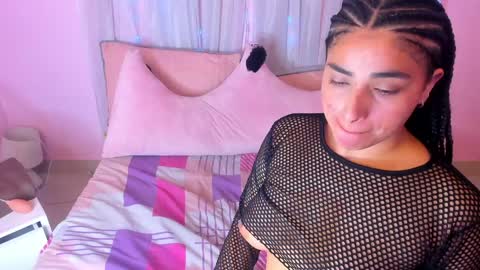 Snapshot of emilybta chatting on 01/19/25, 04:01 EMILY online show from 01/19/25, 04:01