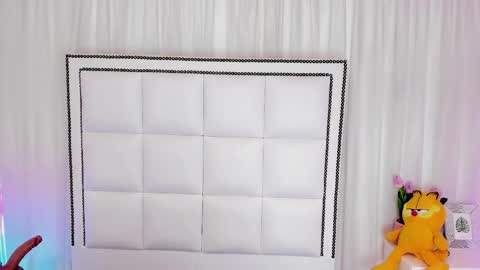 Snapshot of emilybta chatting on 11/23/25, 08:58 EMILY online show from 11/23/25, 08:58