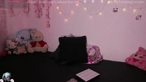 Snapshot of emilycollei chatting on 11/05/25, 02:55 Emily online show from 11/05/25, 02:55