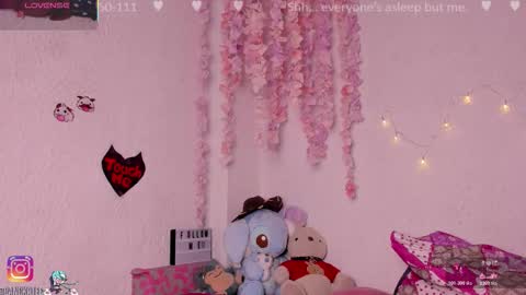 Snapshot of emilycollei chatting on 11/12/25, 03:45 Emily online show from 11/12/25, 03:45